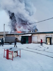 Крупный пожар в складском помещении произошел в Иркутске 