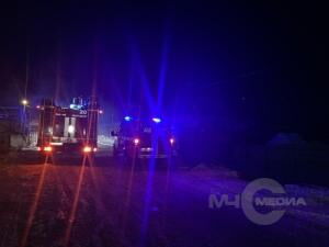 Почти 30 пожарных тушили горящий склад в Магадане