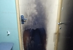 Входную дверь в доме в Обнинске удалось потушить до приезда пожарных